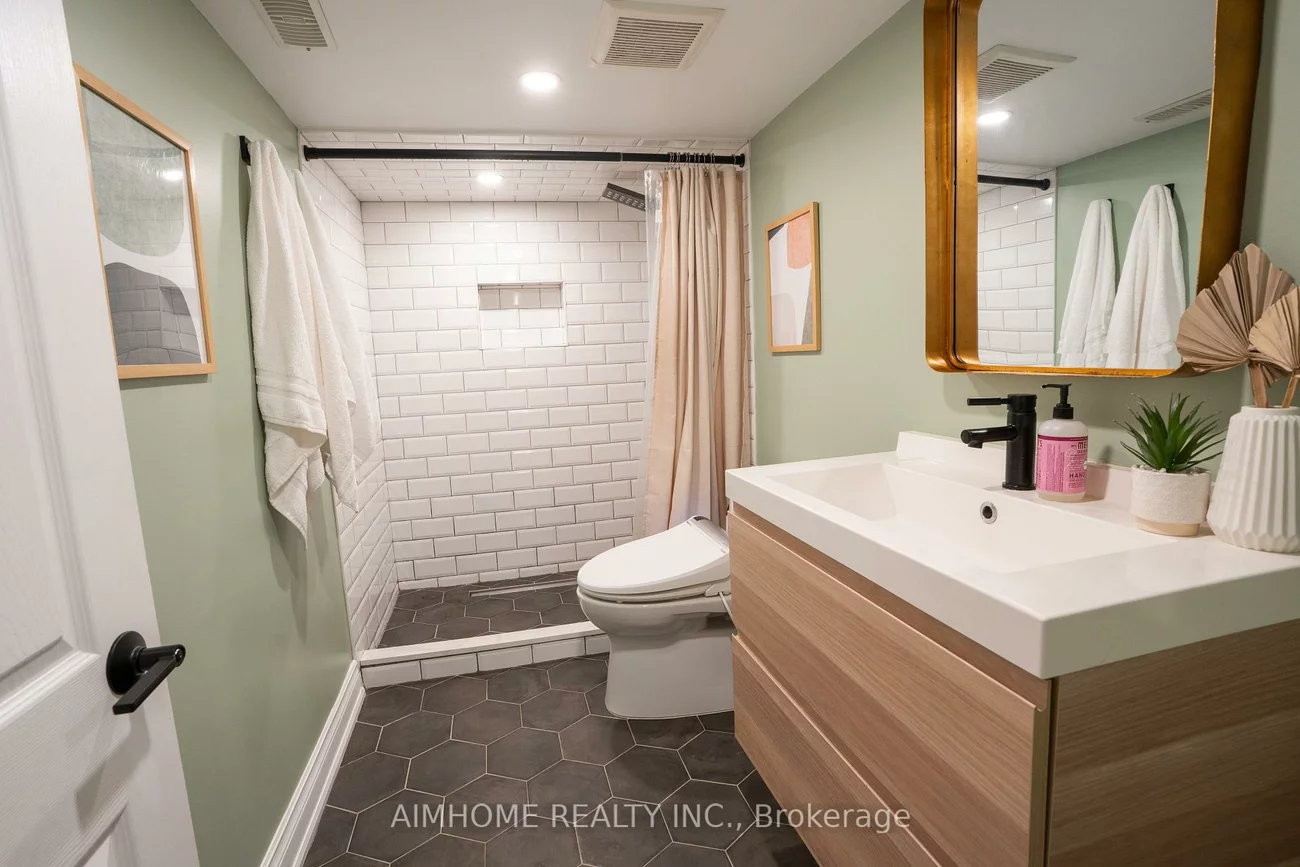 128, Hopedale, Broadview North, Toronto
