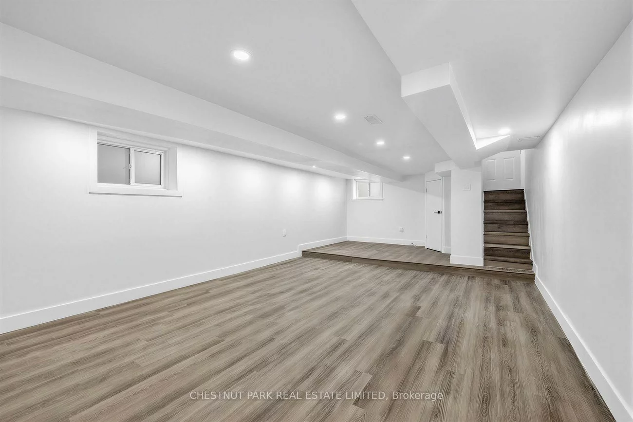 89, Dearbourne, North Riverdale, Toronto