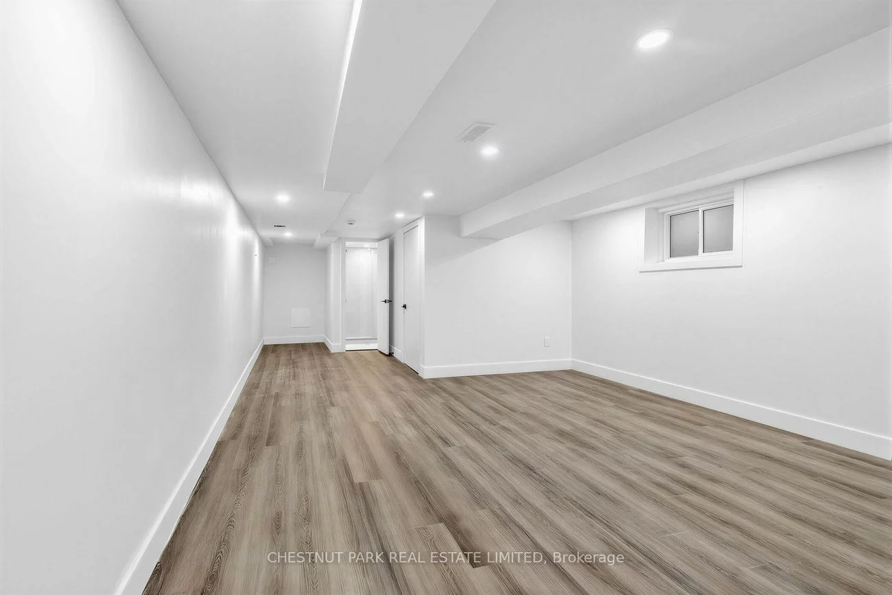 89, Dearbourne, North Riverdale, Toronto