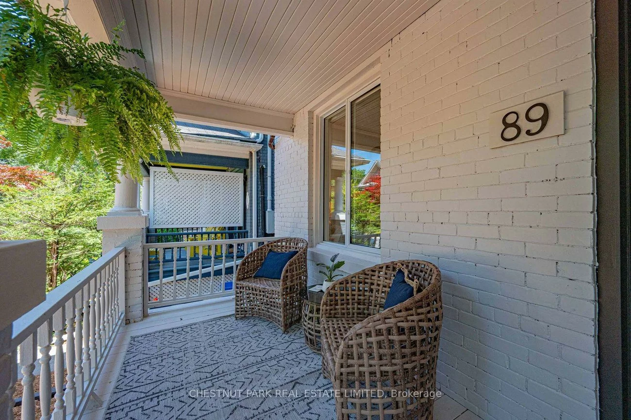89, Dearbourne, North Riverdale, Toronto