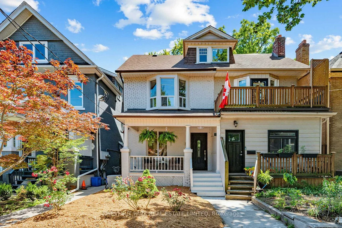89, Dearbourne, North Riverdale, Toronto
