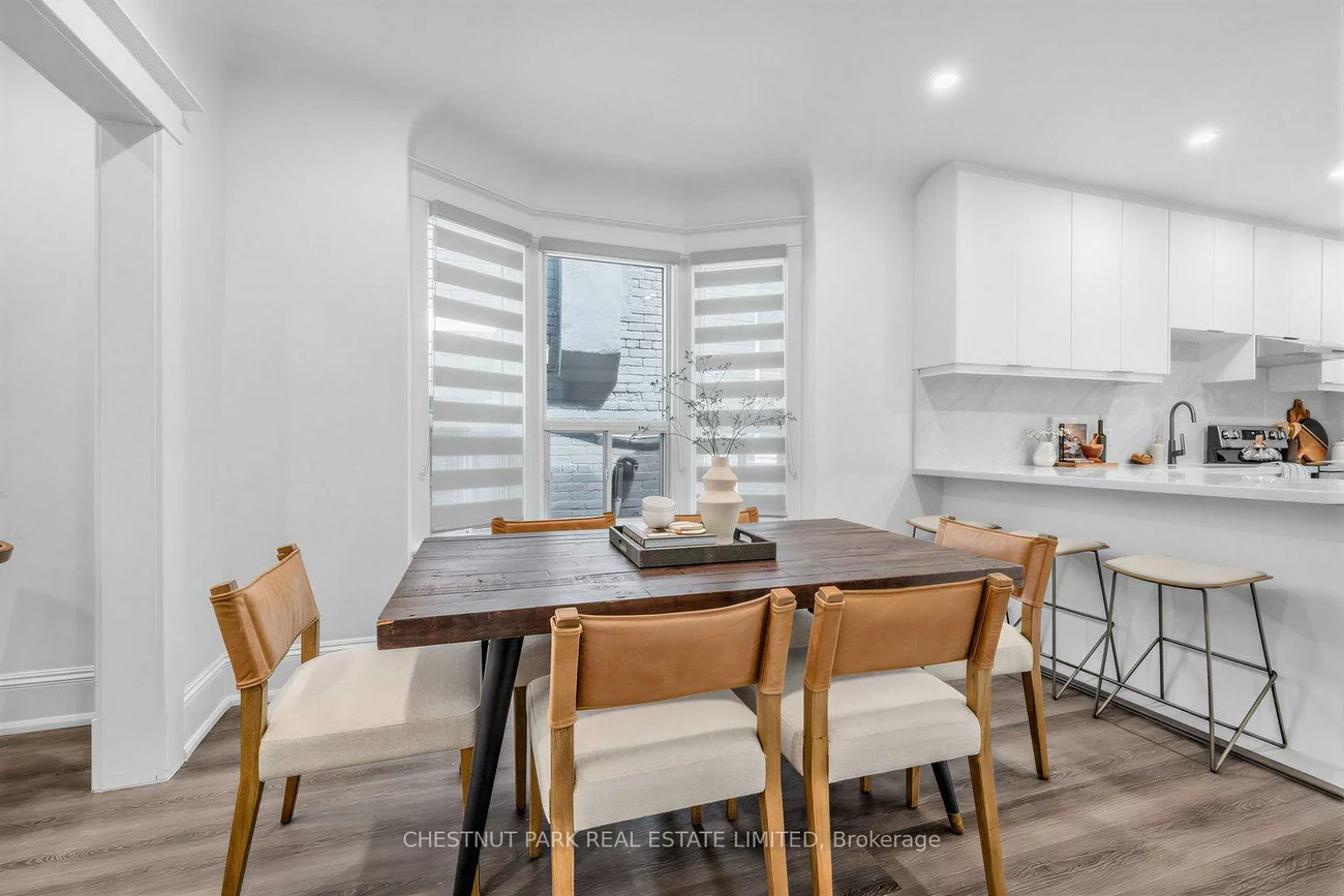 89, Dearbourne, North Riverdale, Toronto