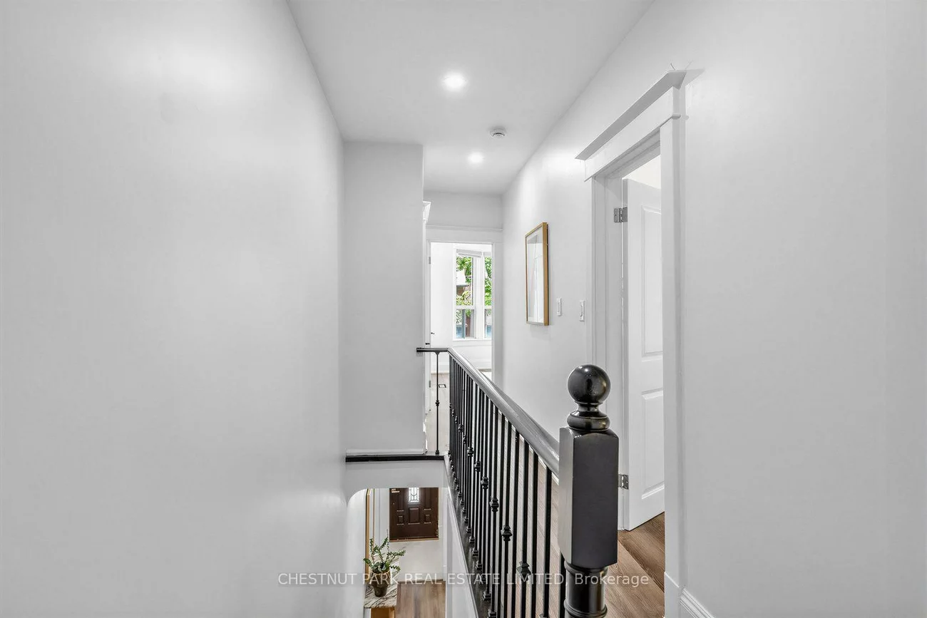 89, Dearbourne, North Riverdale, Toronto