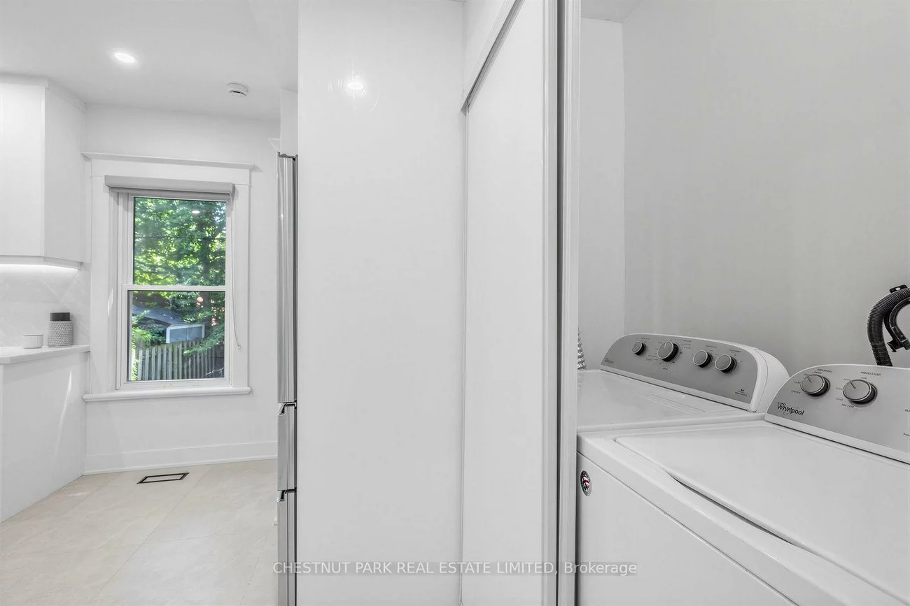 89, Dearbourne, North Riverdale, Toronto
