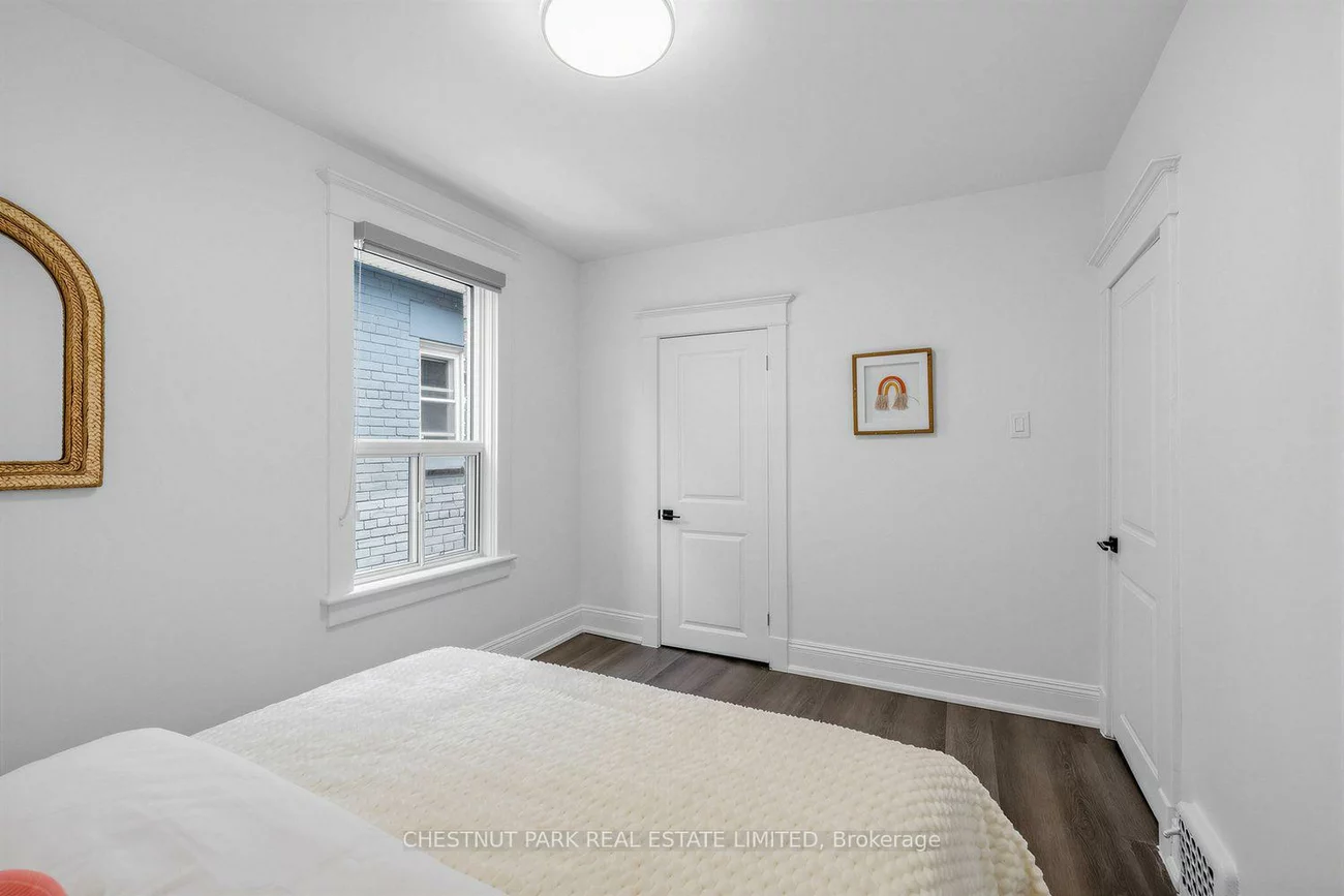 89, Dearbourne, North Riverdale, Toronto