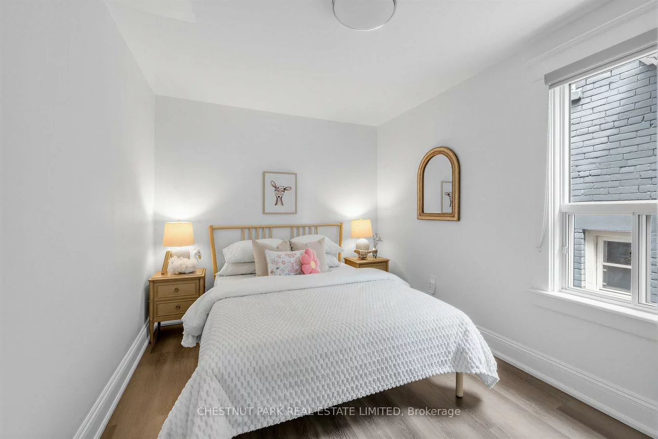 89, Dearbourne, North Riverdale, Toronto