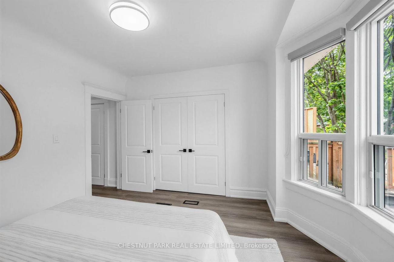 89, Dearbourne, North Riverdale, Toronto