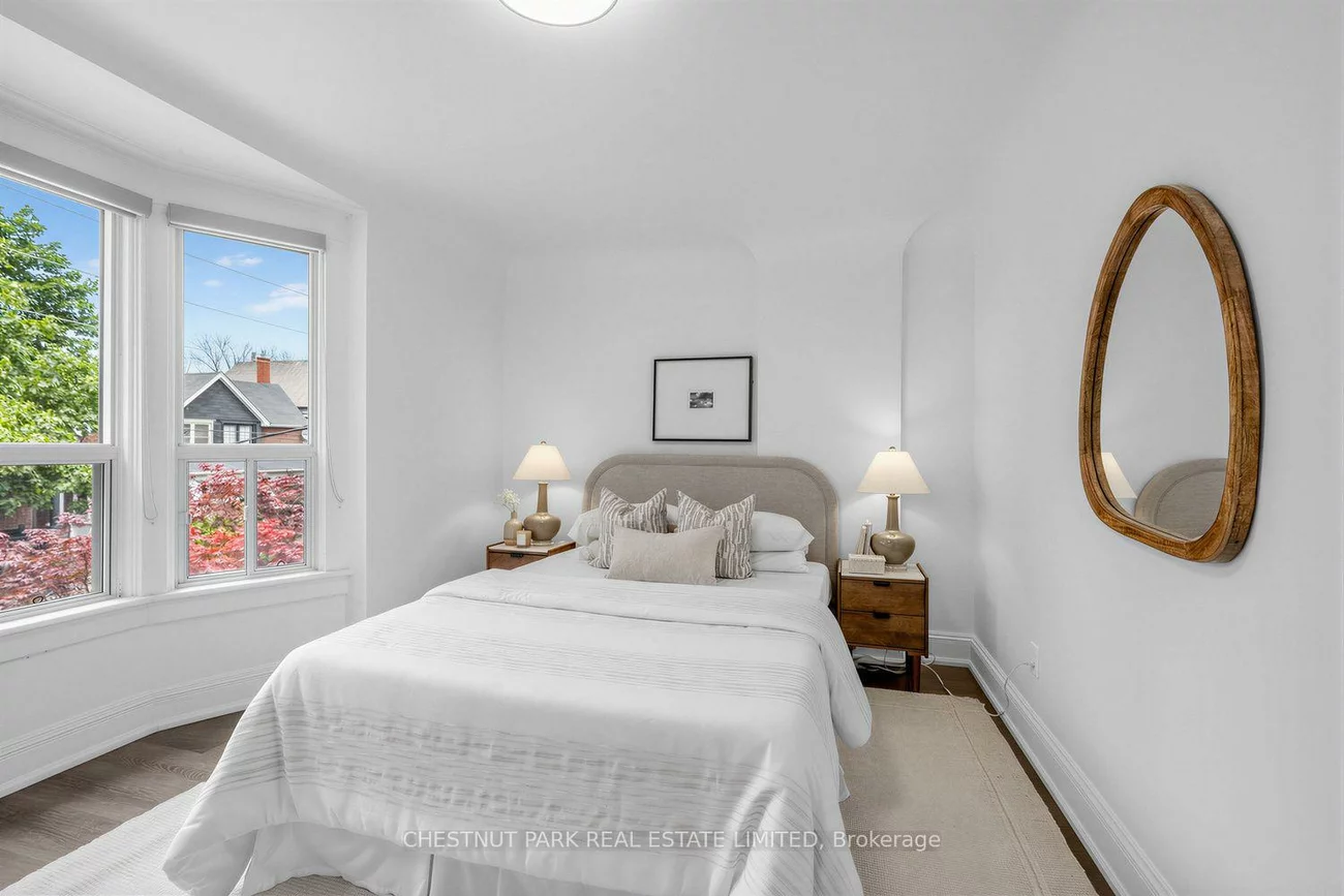 89, Dearbourne, North Riverdale, Toronto