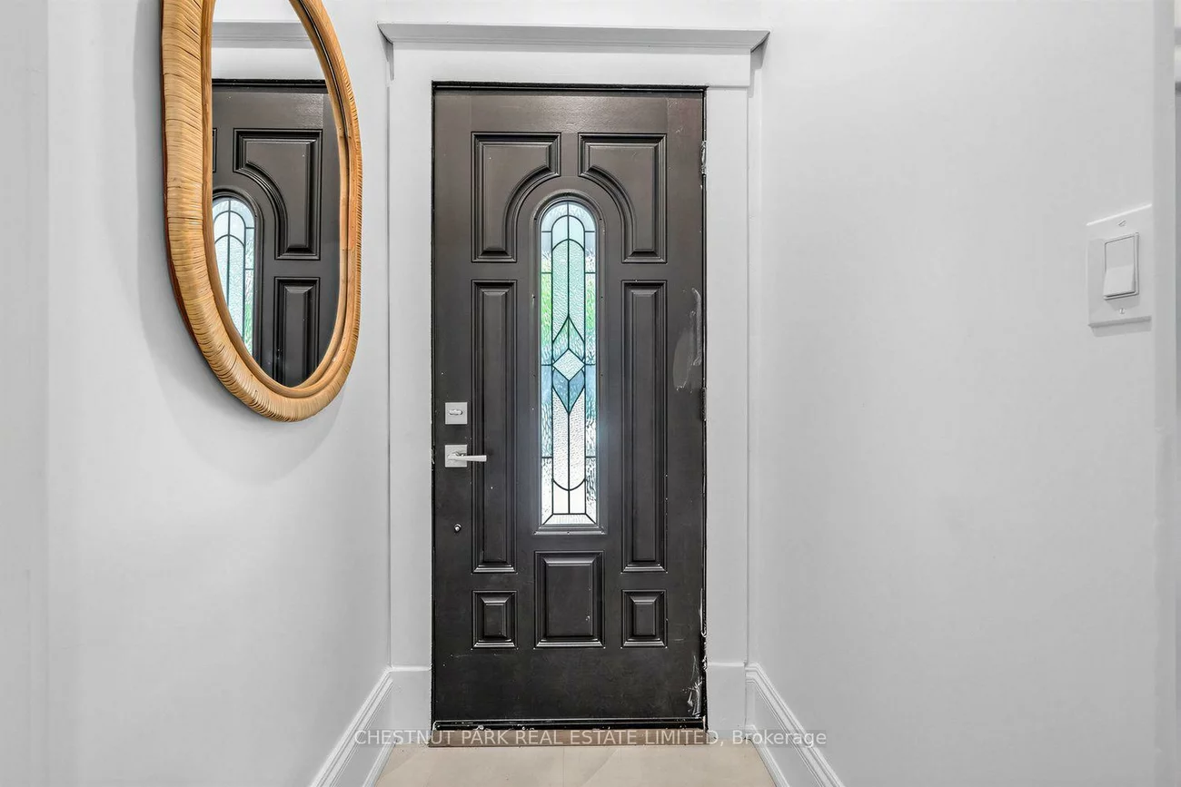 89, Dearbourne, North Riverdale, Toronto