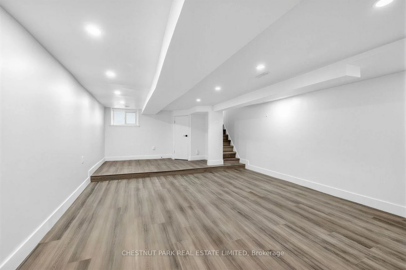 89, Dearbourne, North Riverdale, Toronto