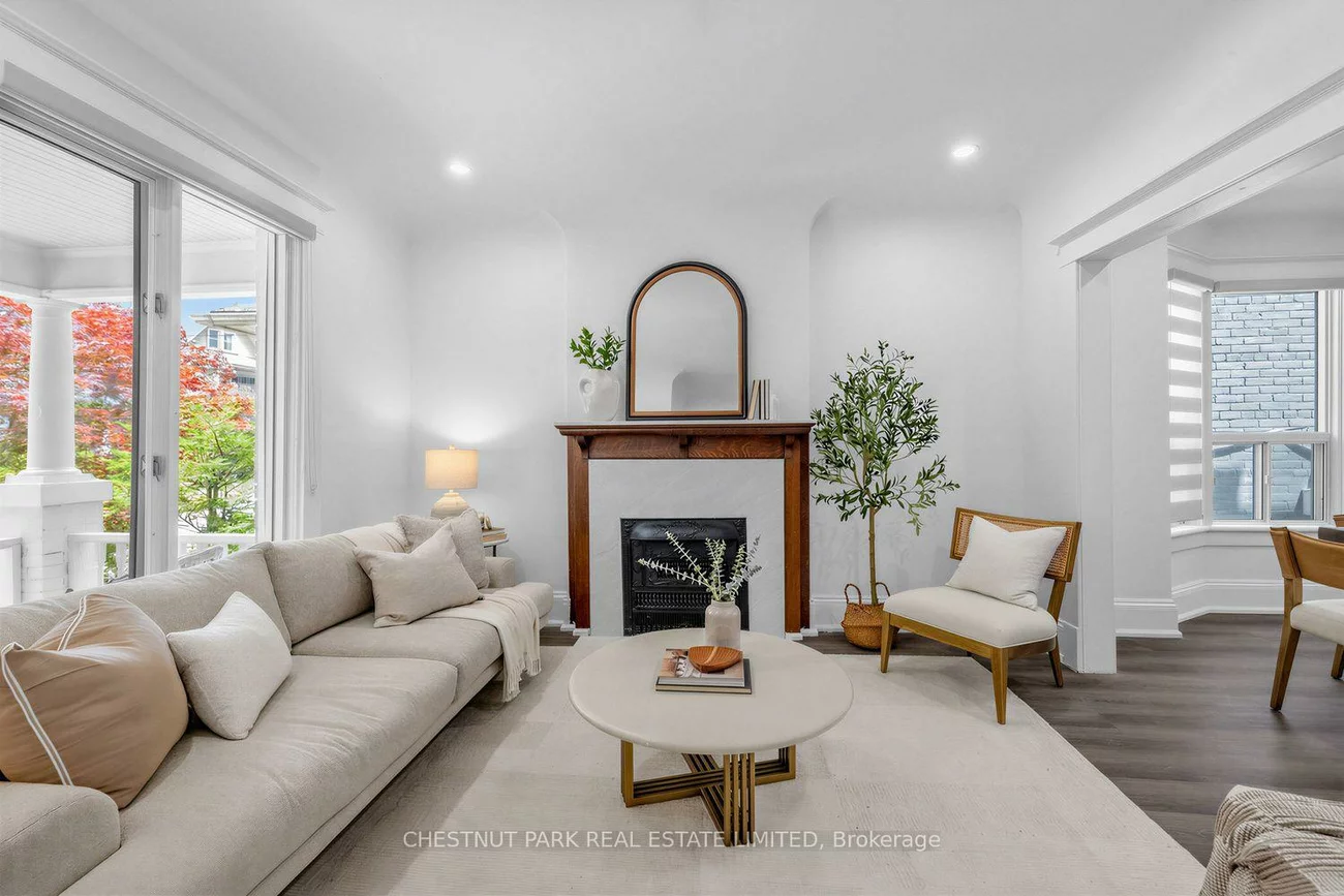 89, Dearbourne, North Riverdale, Toronto