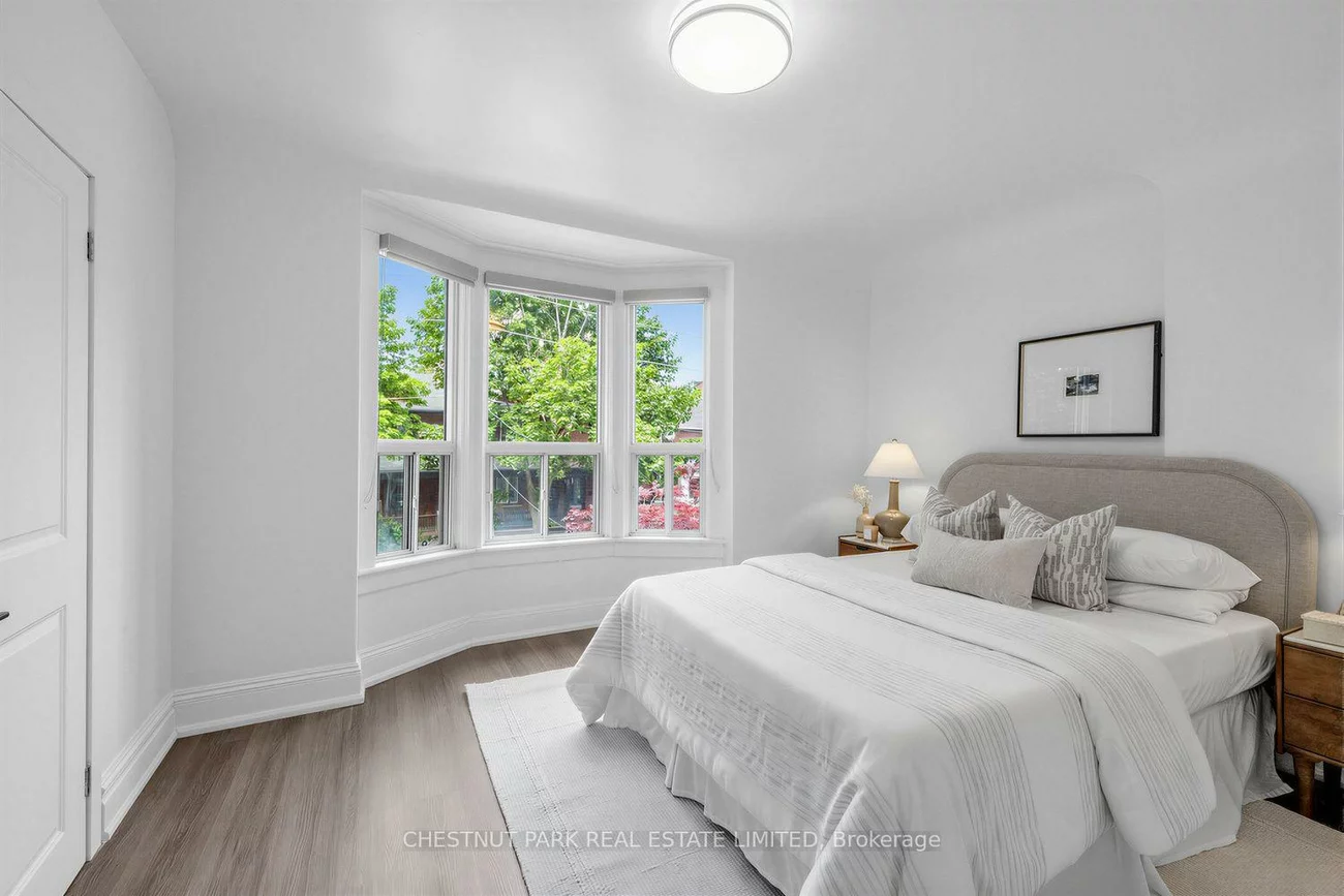 89, Dearbourne, North Riverdale, Toronto