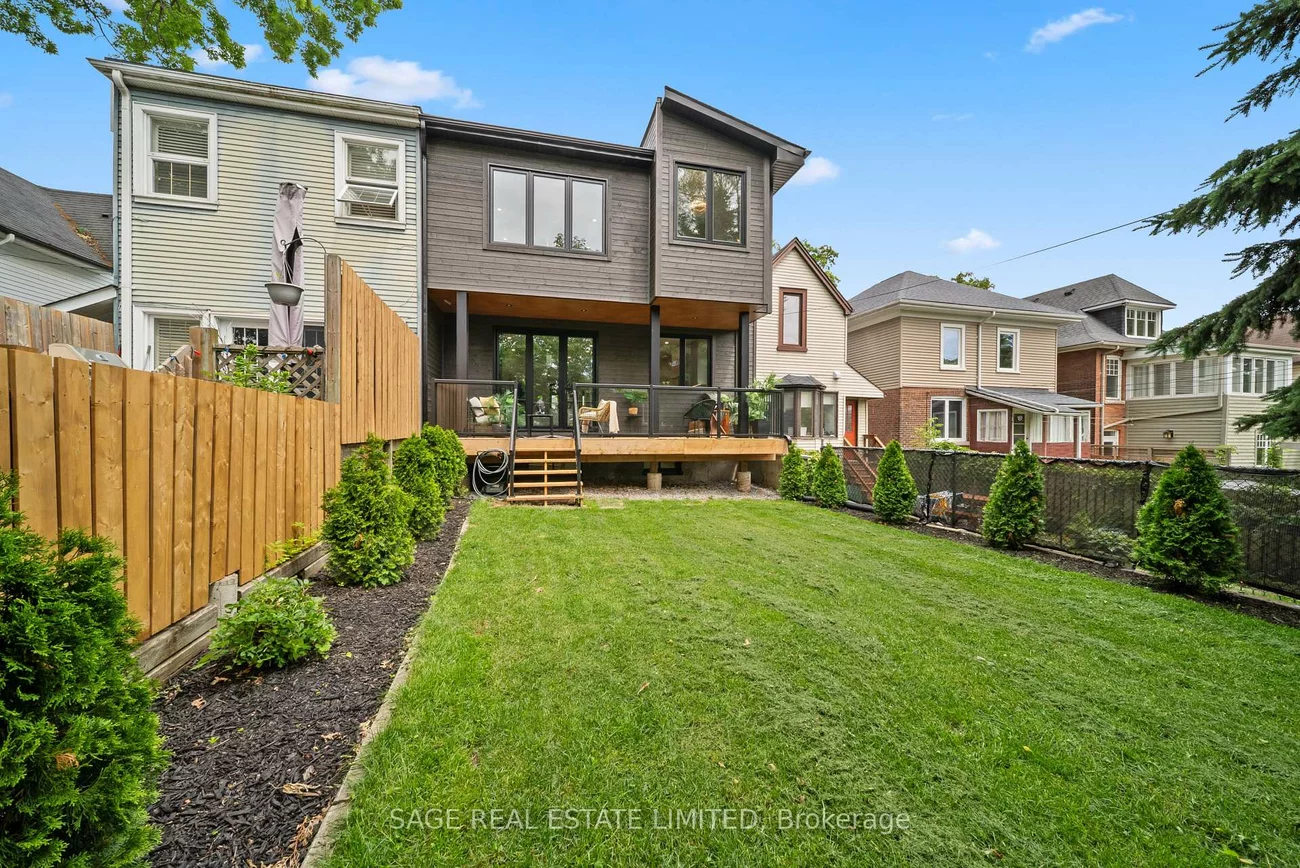 116, Lee, The Beaches, Toronto