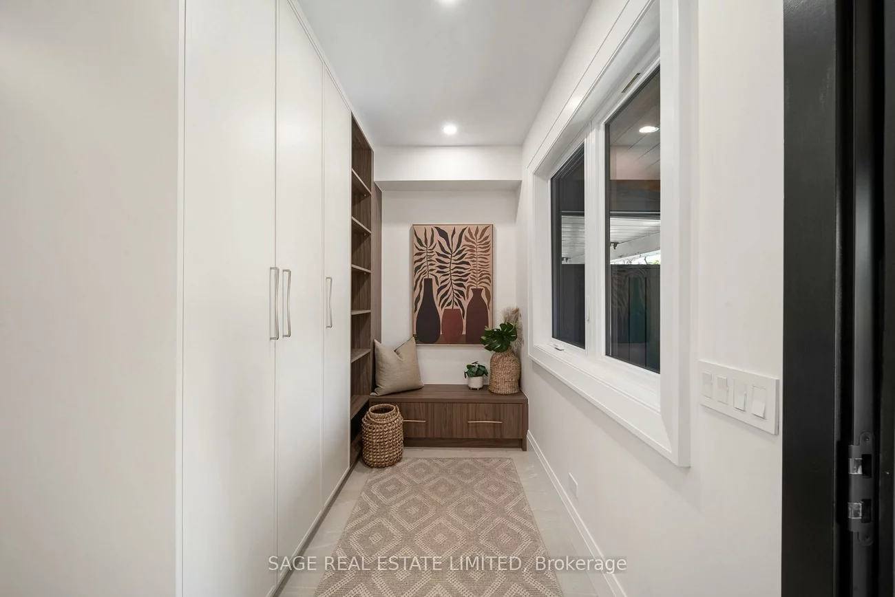 116, Lee, The Beaches, Toronto