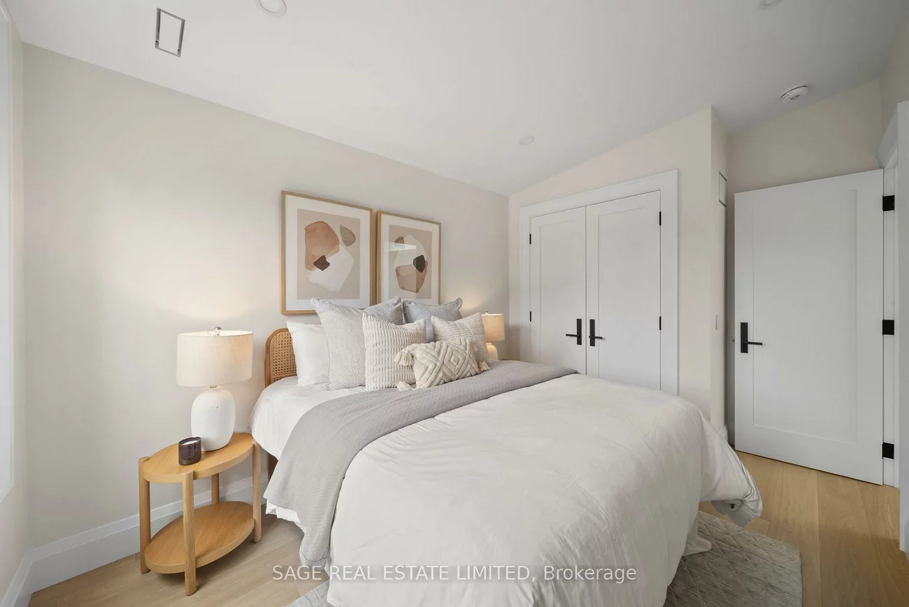 116, Lee, The Beaches, Toronto