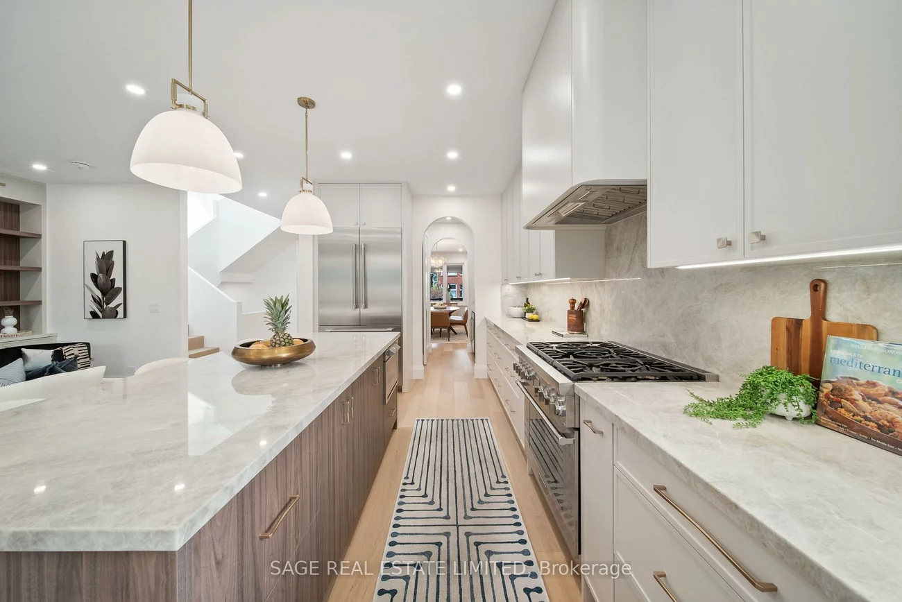 116, Lee, The Beaches, Toronto