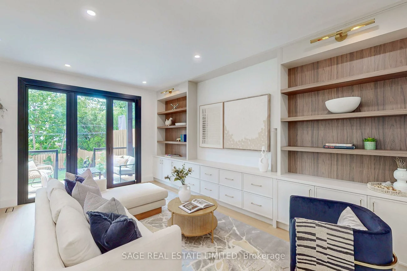 116, Lee, The Beaches, Toronto