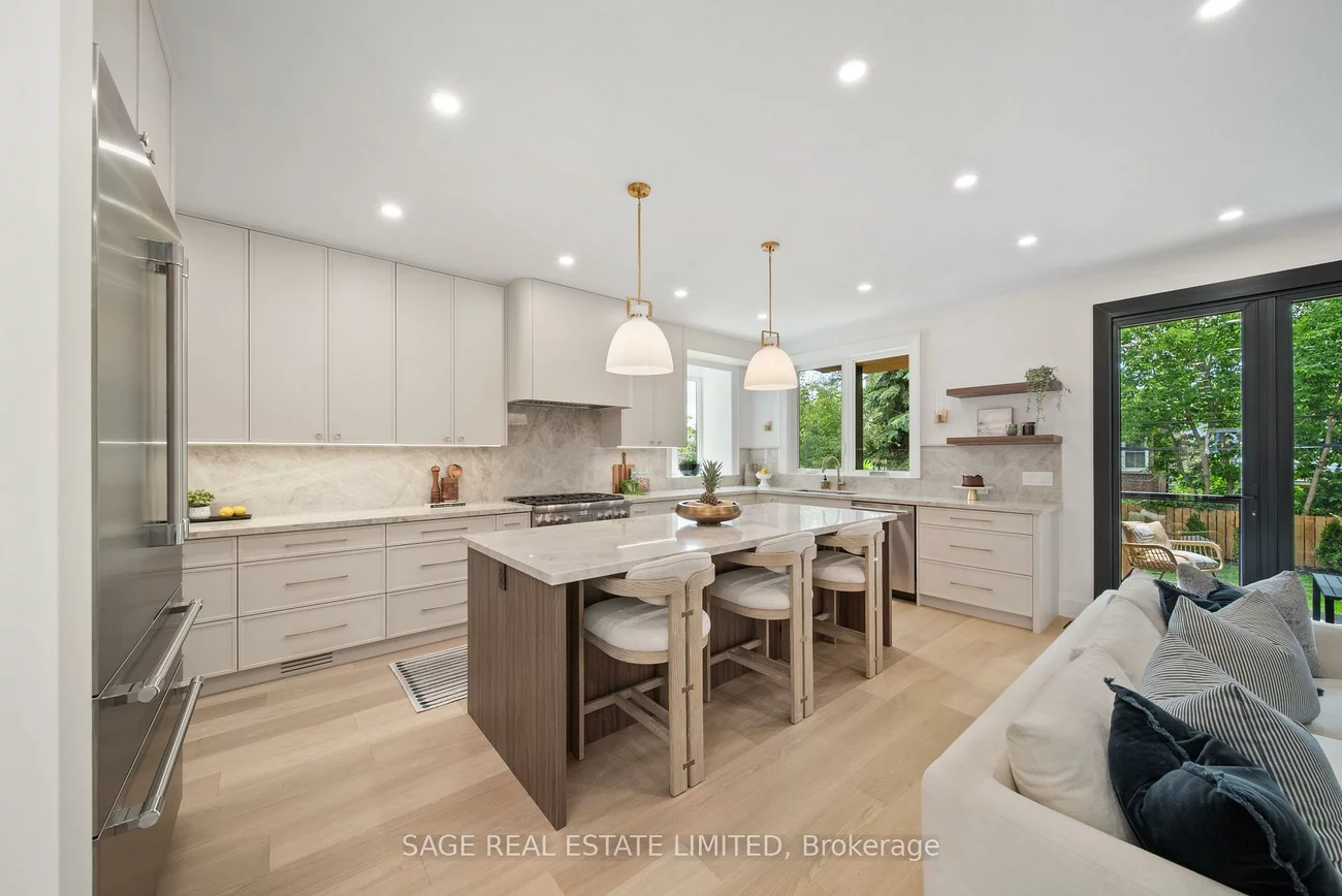 116, Lee, The Beaches, Toronto