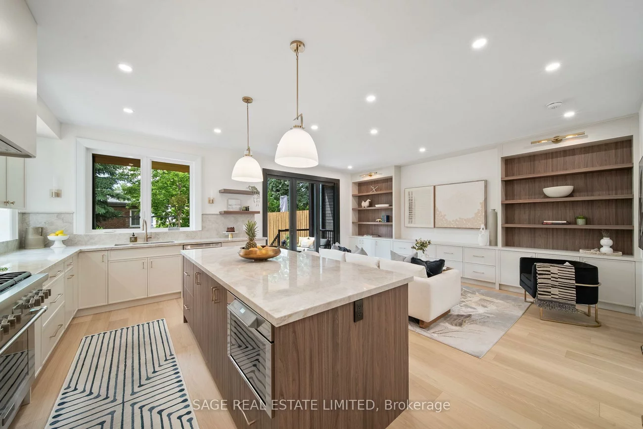 116, Lee, The Beaches, Toronto