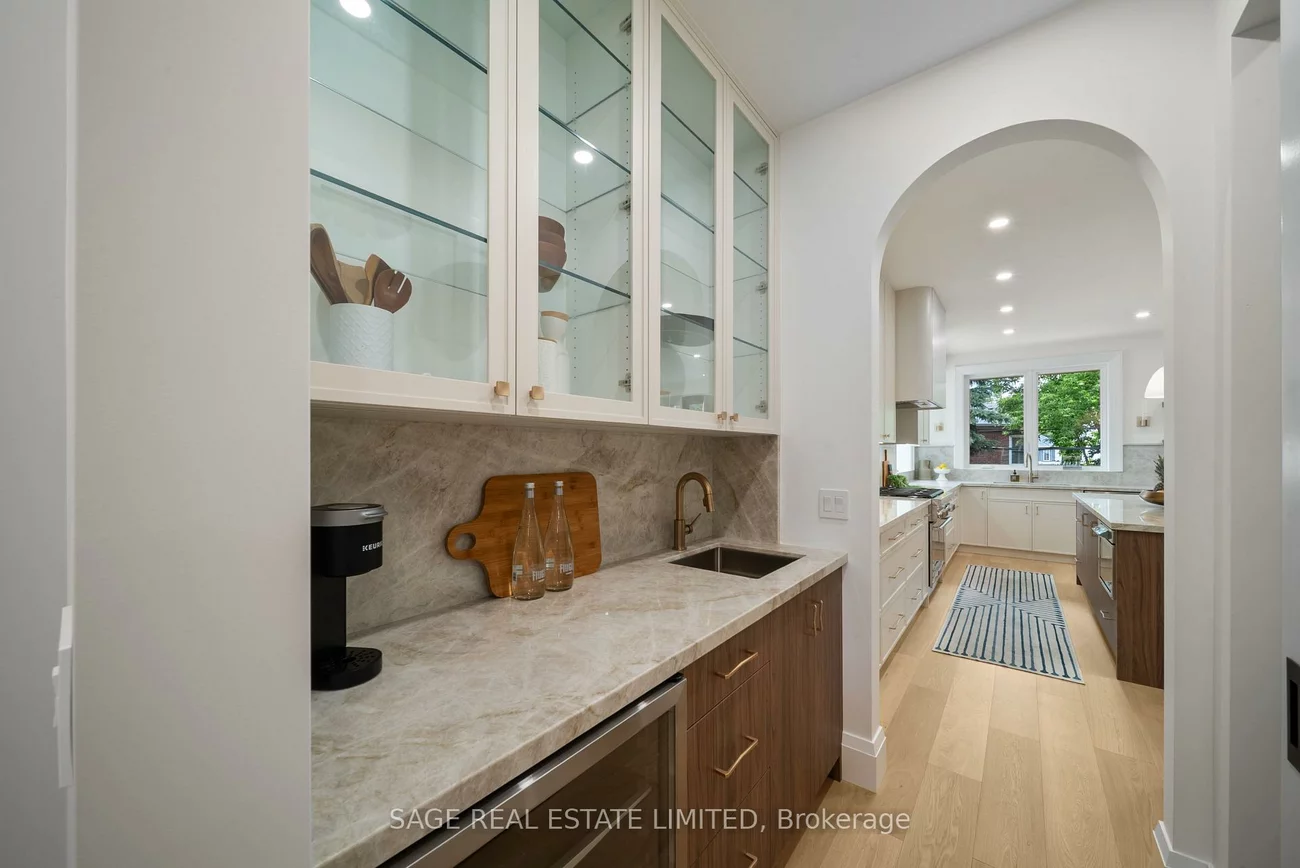116, Lee, The Beaches, Toronto