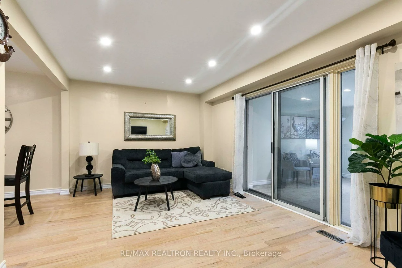 25, Whiteleas, Malvern, Toronto