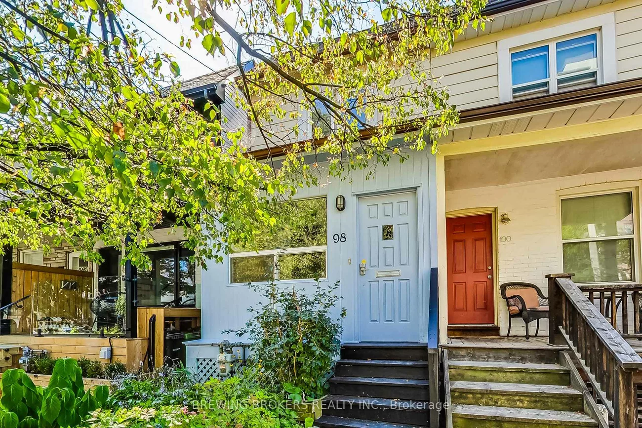 98, Moberly, Woodbine Corridor, Toronto