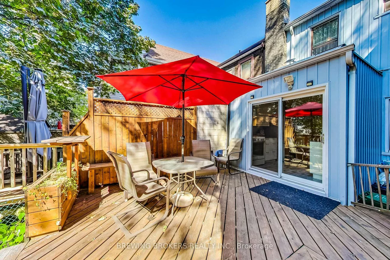 98, Moberly, Woodbine Corridor, Toronto