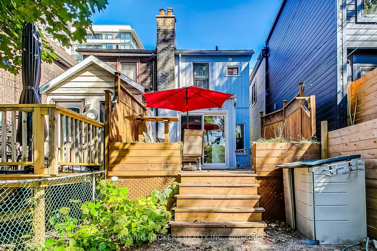 98, Moberly, Woodbine Corridor, Toronto