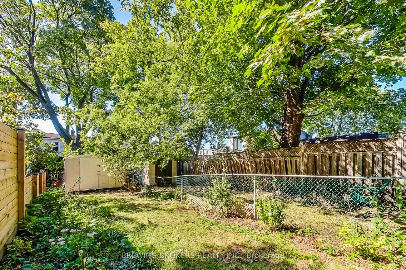 98, Moberly, Woodbine Corridor, Toronto