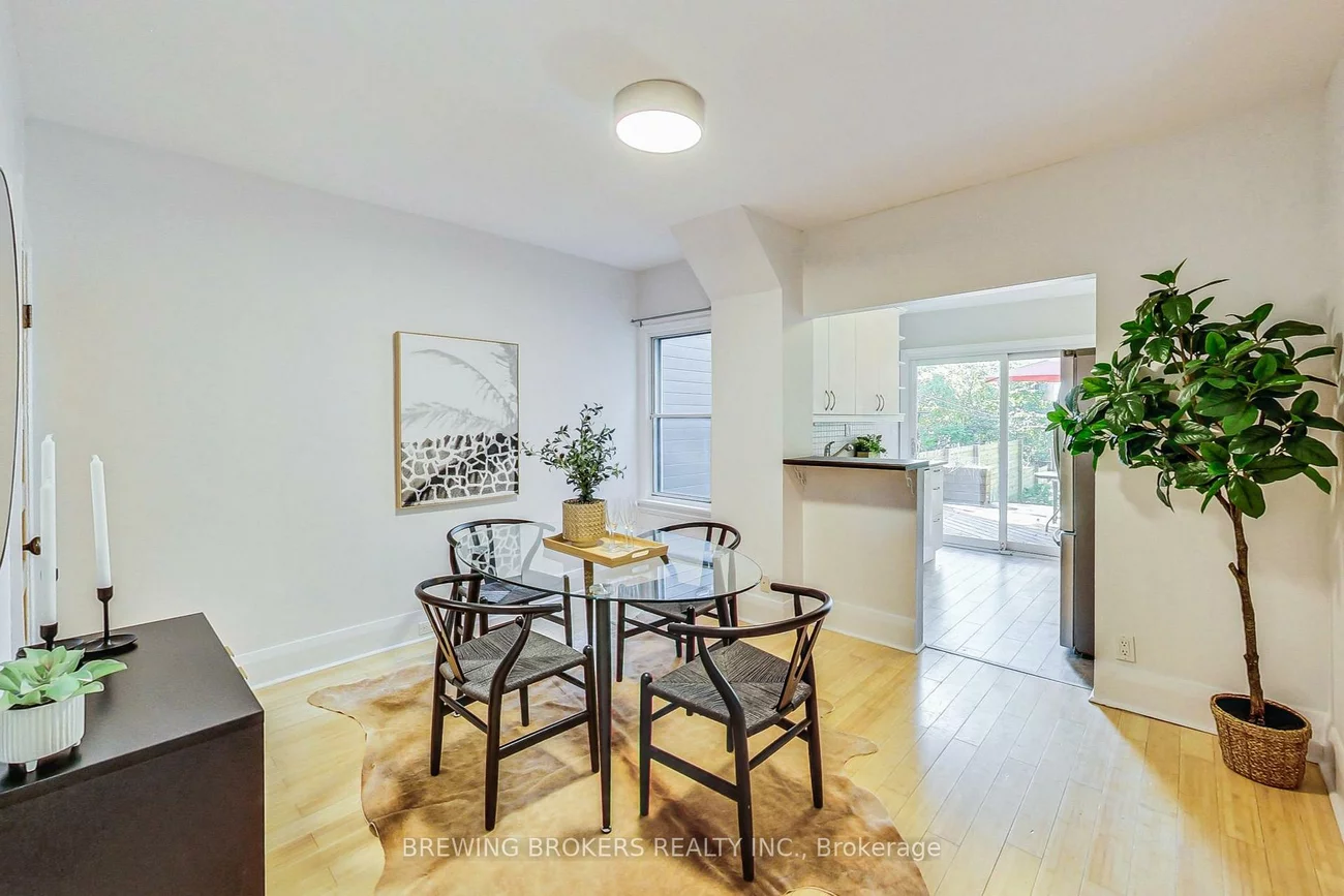 98, Moberly, Woodbine Corridor, Toronto