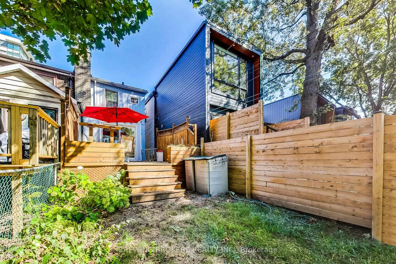 98, Moberly, Woodbine Corridor, Toronto