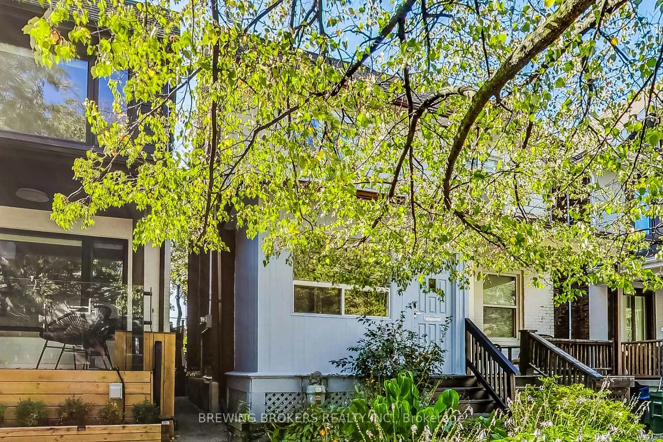 98, Moberly, Woodbine Corridor, Toronto