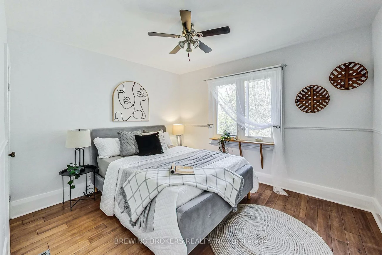 98, Moberly, Woodbine Corridor, Toronto