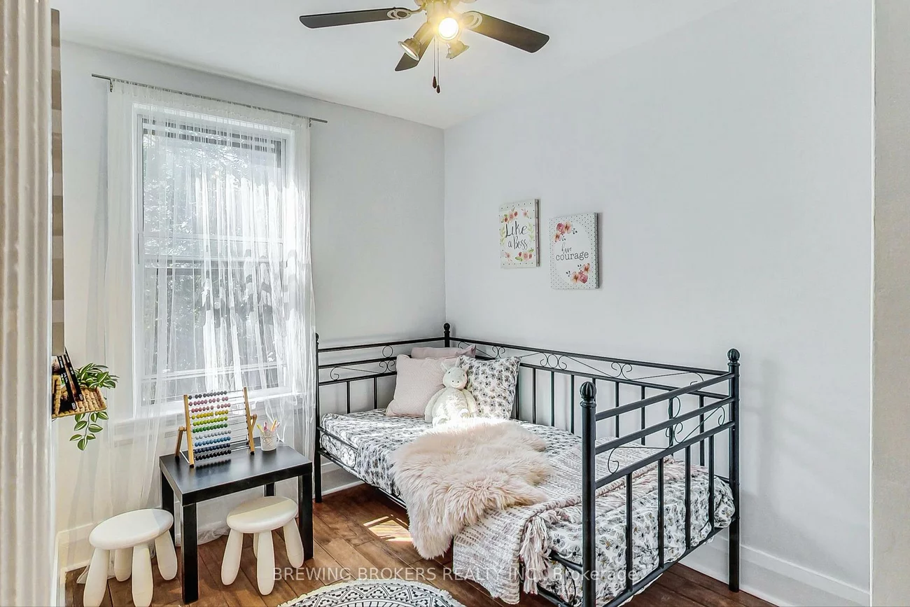 98, Moberly, Woodbine Corridor, Toronto