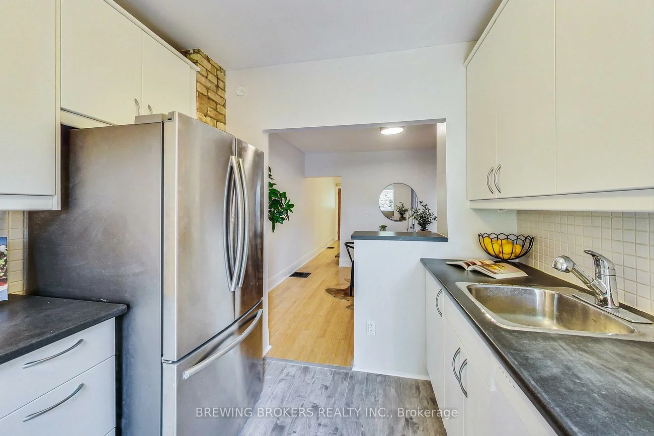 98, Moberly, Woodbine Corridor, Toronto