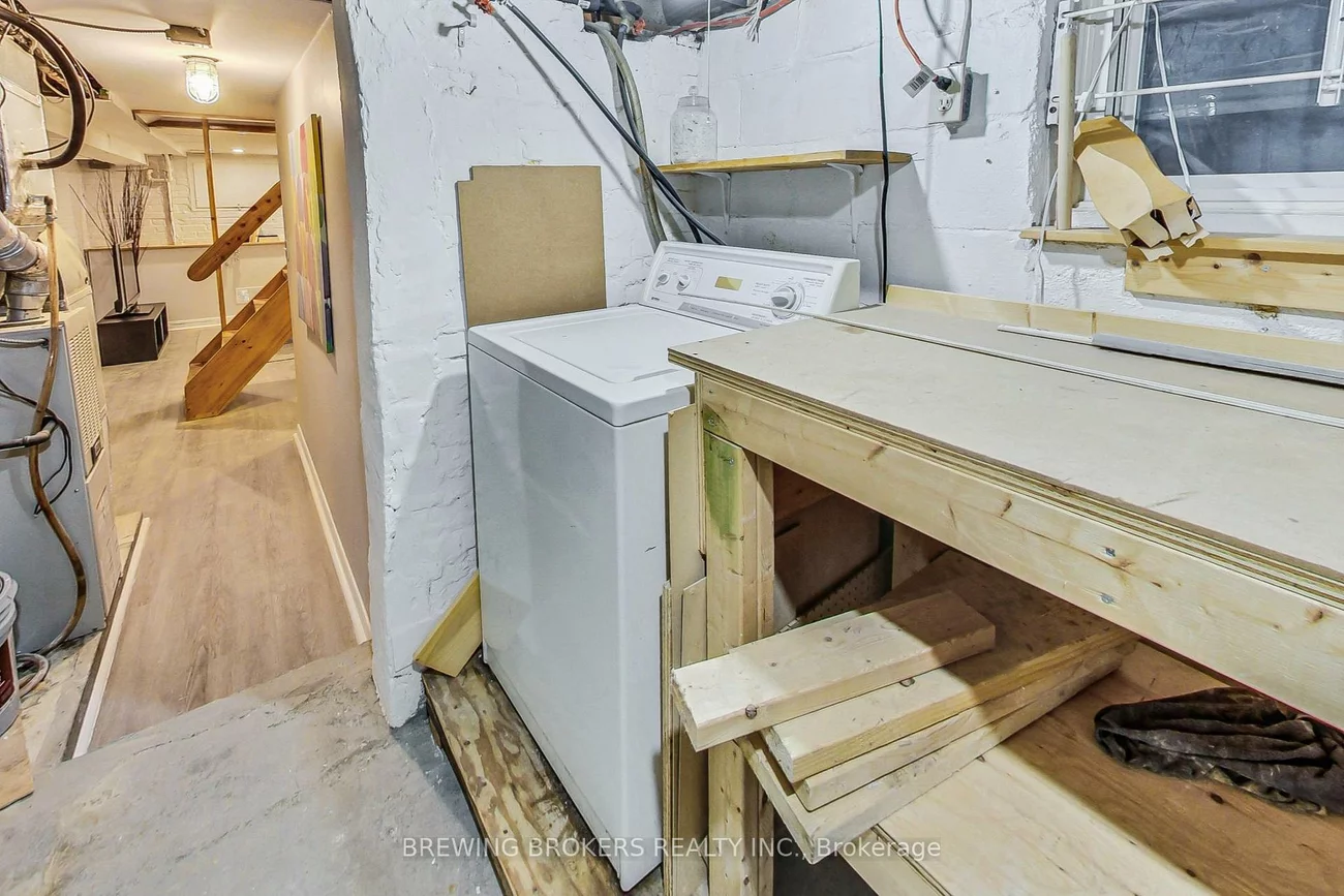98, Moberly, Woodbine Corridor, Toronto