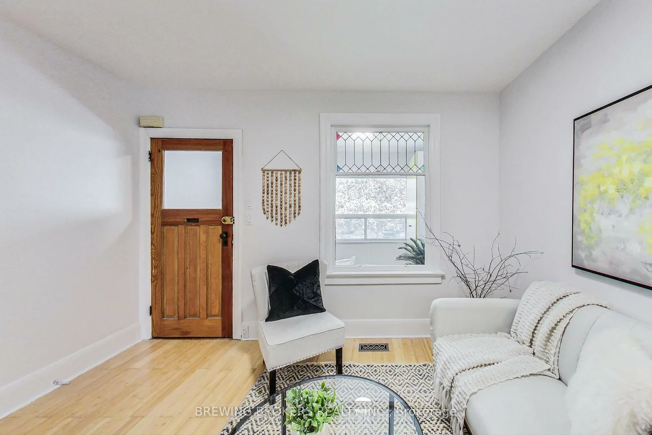 98, Moberly, Woodbine Corridor, Toronto