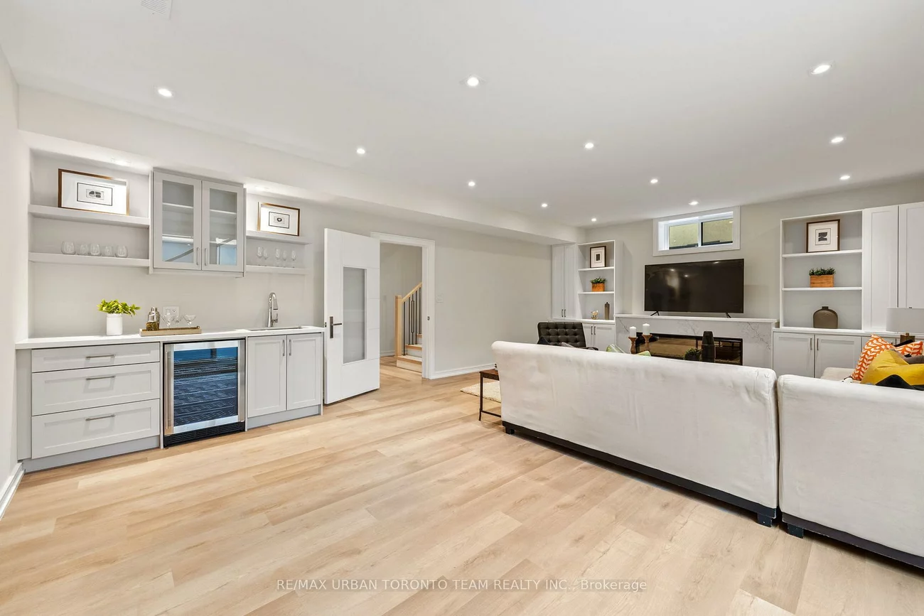 4, Drake, Cliffcrest, Toronto