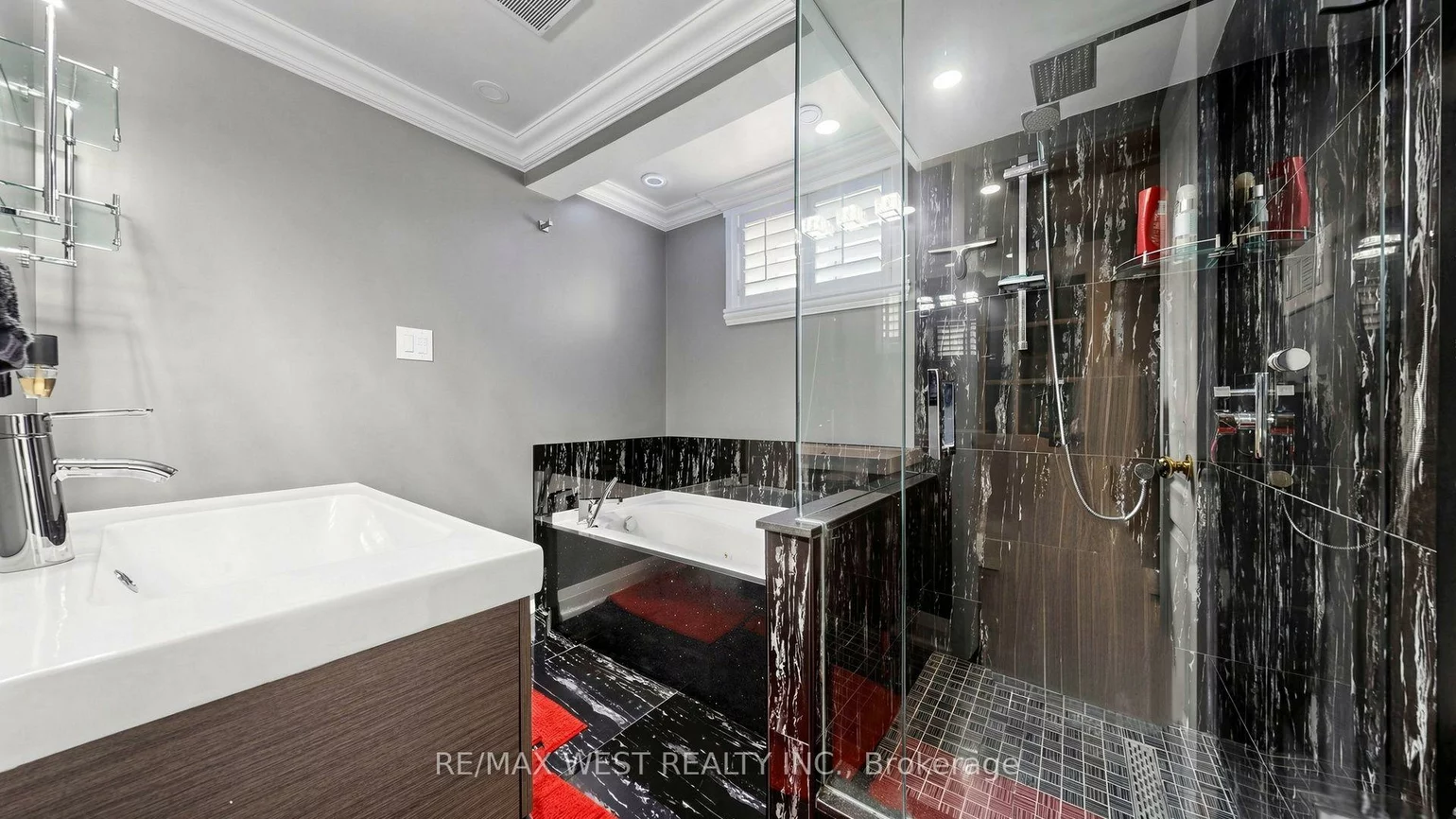 555, McCowan, Bendale, Toronto