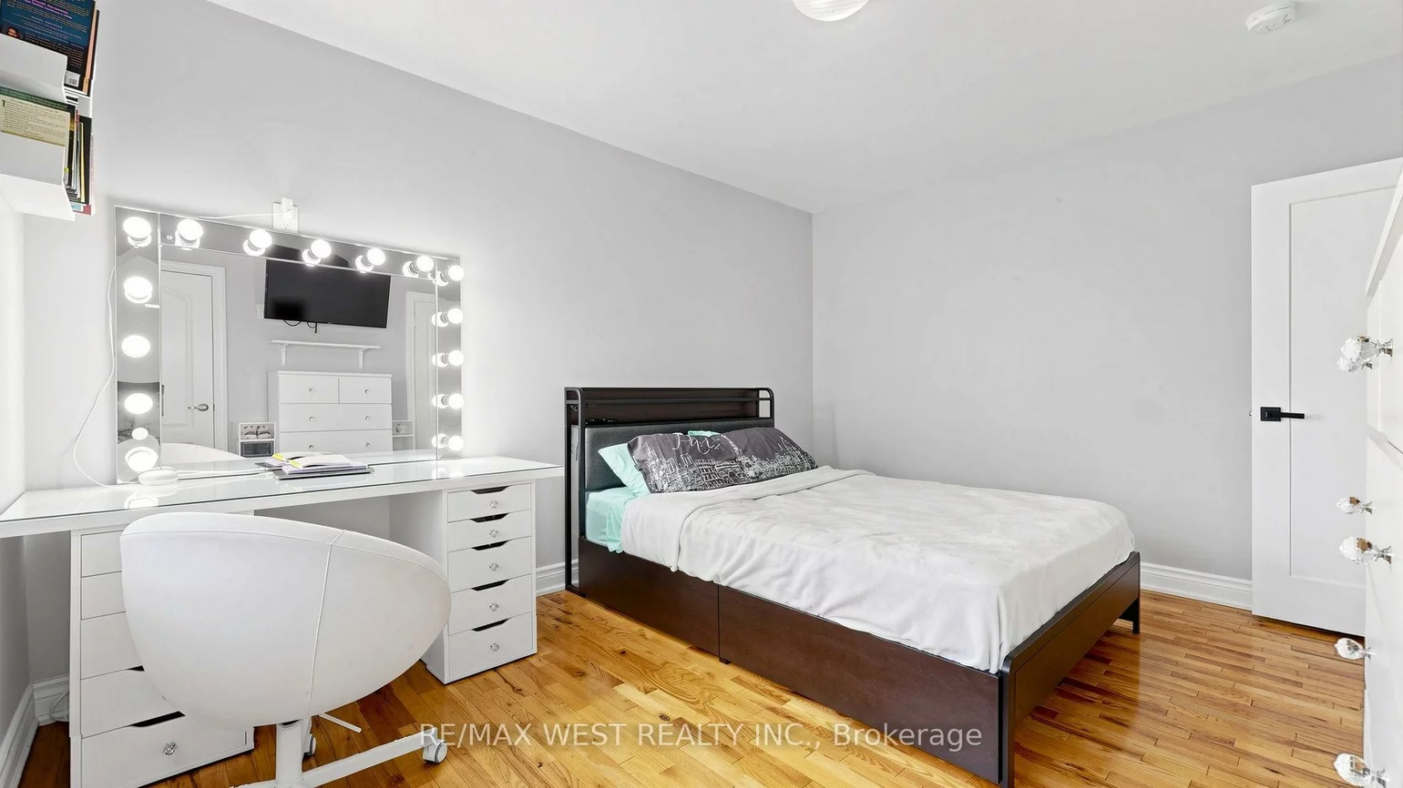 555, McCowan, Bendale, Toronto