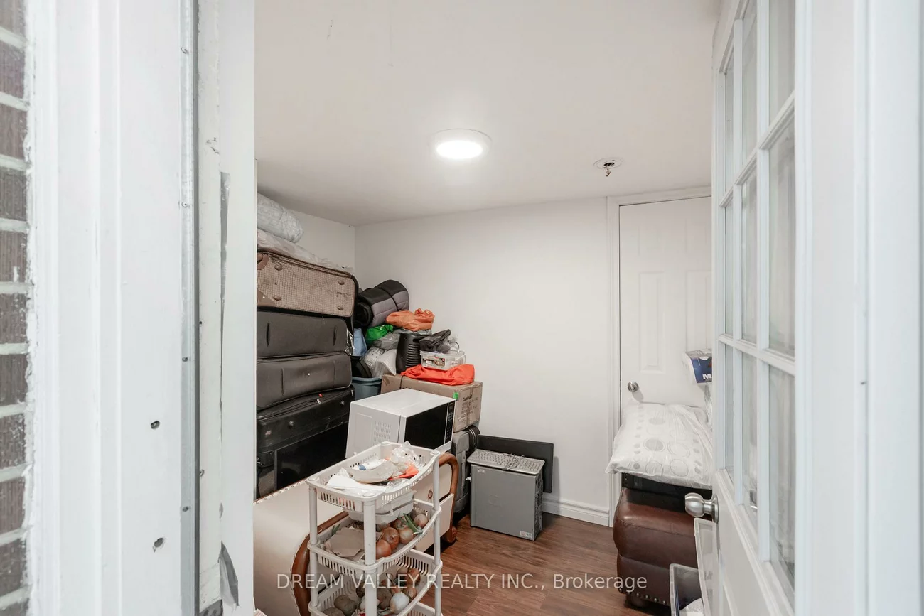 51, Sloley, Cliffcrest, Toronto