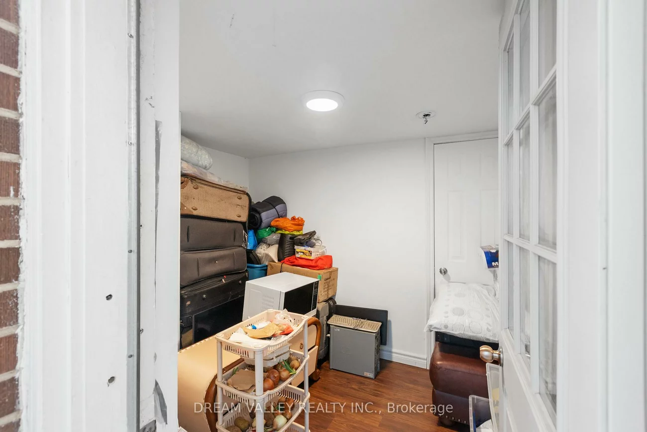 51, Sloley, Cliffcrest, Toronto