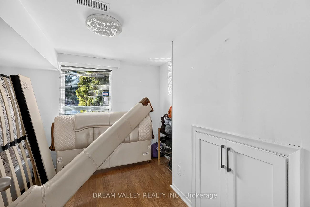 51, Sloley, Cliffcrest, Toronto