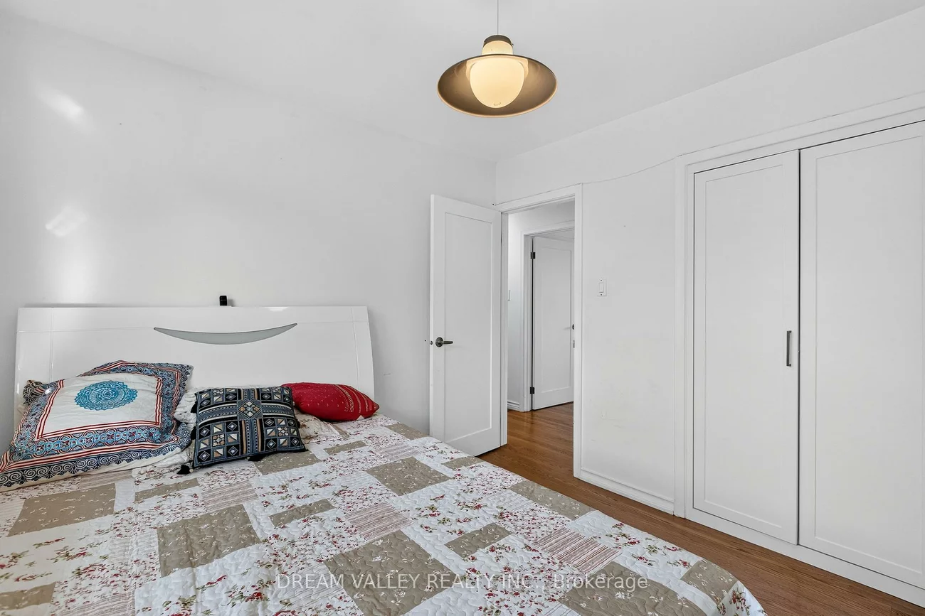 51, Sloley, Cliffcrest, Toronto