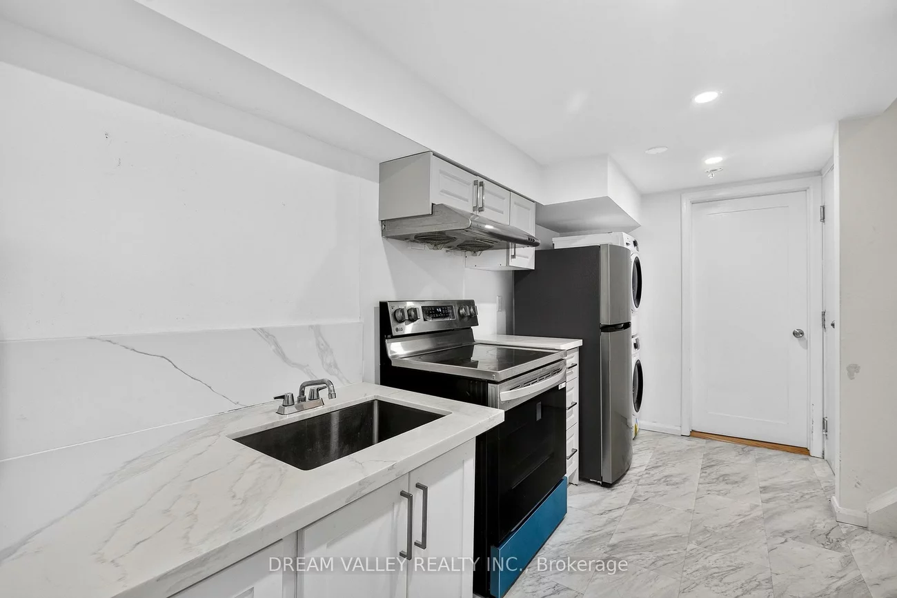 51, Sloley, Cliffcrest, Toronto