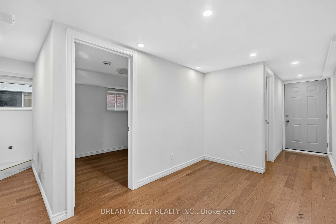 51, Sloley, Cliffcrest, Toronto