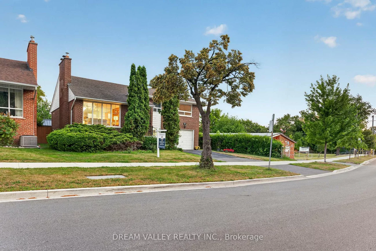 51, Sloley, Cliffcrest, Toronto