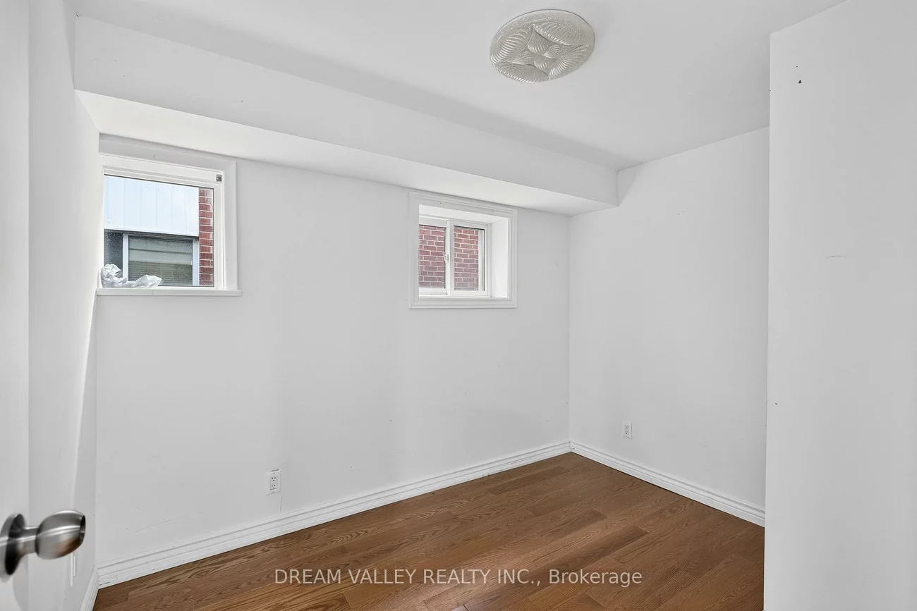 51, Sloley, Cliffcrest, Toronto