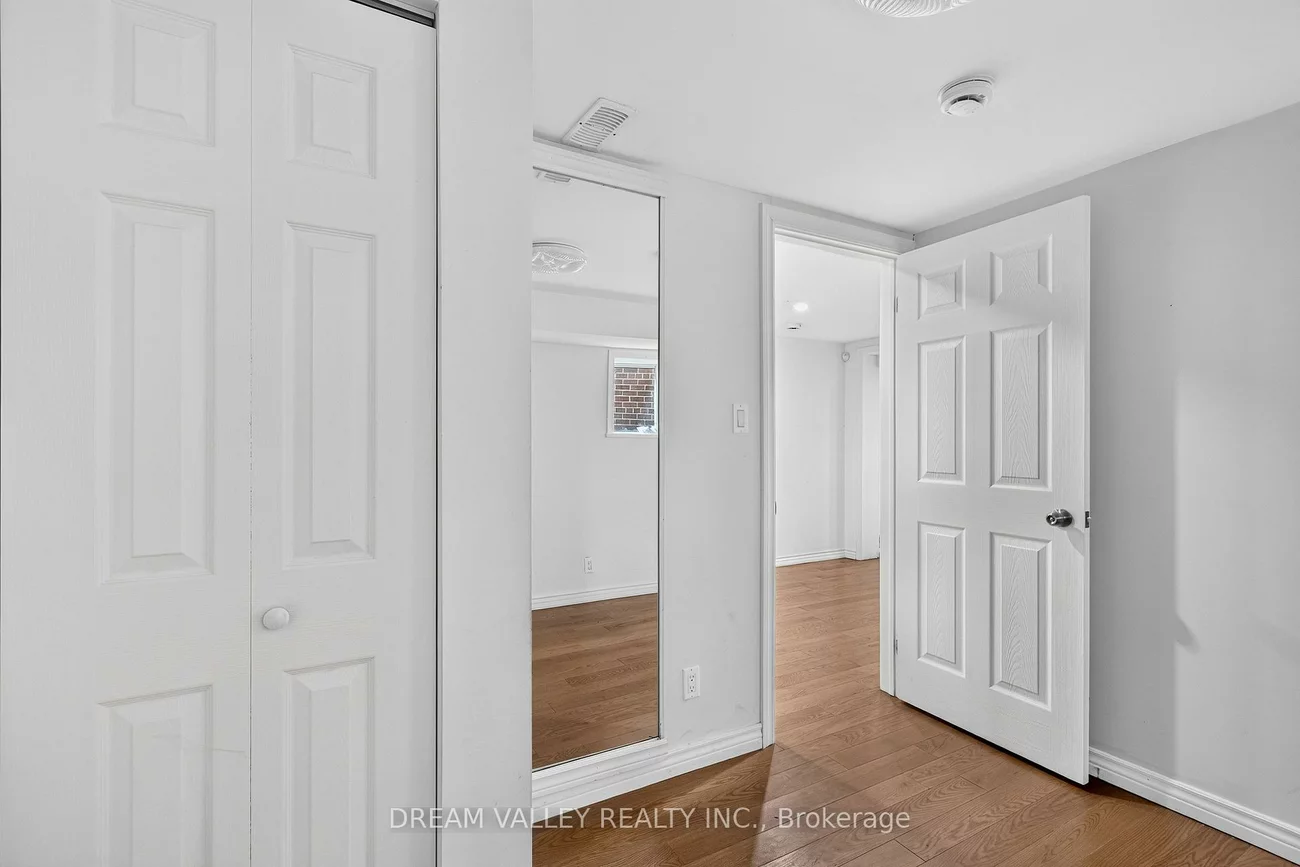 51, Sloley, Cliffcrest, Toronto