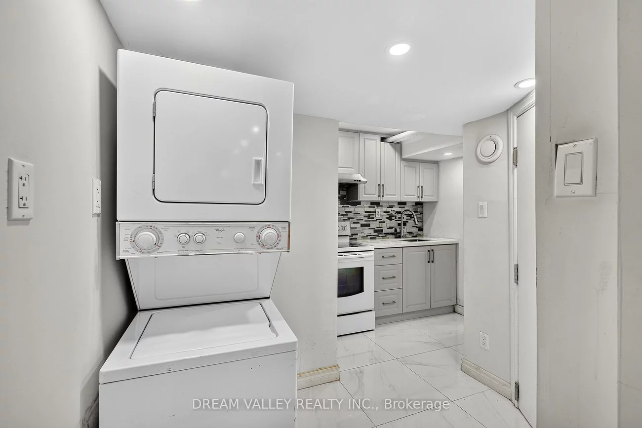 51, Sloley, Cliffcrest, Toronto